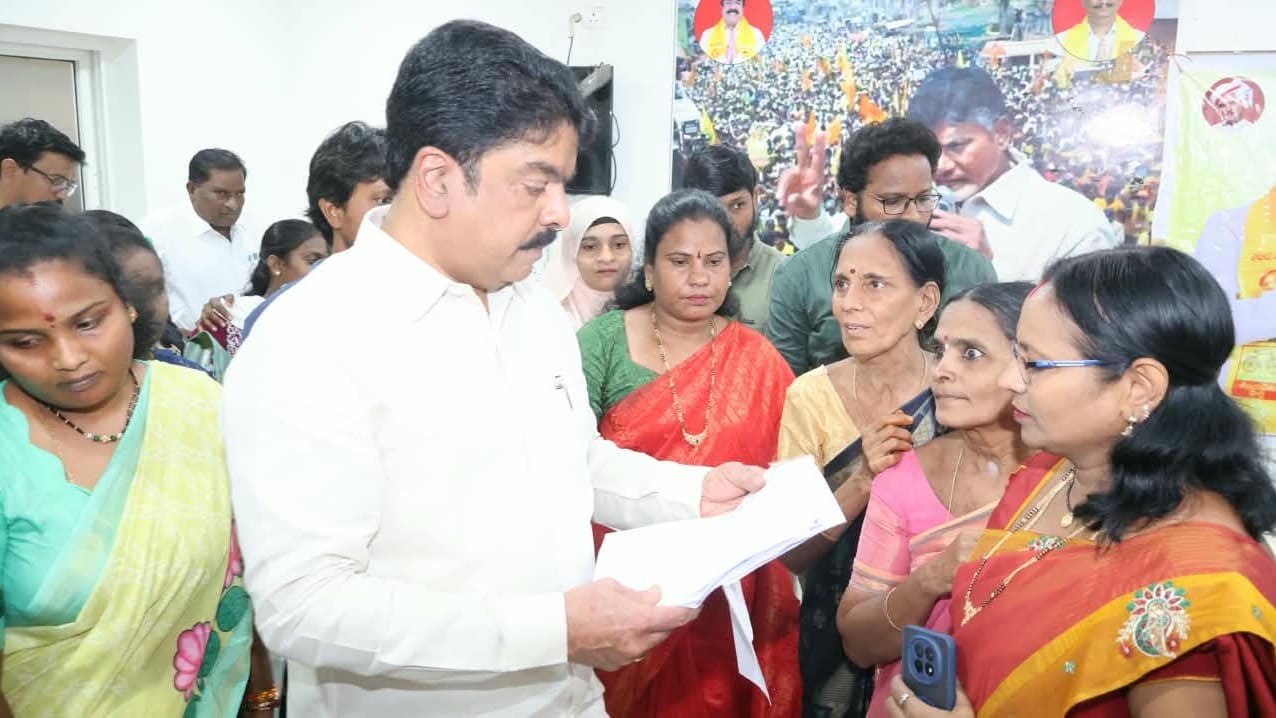 బొండా ఉమా ప్రజాదర్బార్‌కు భారీ స్పందన