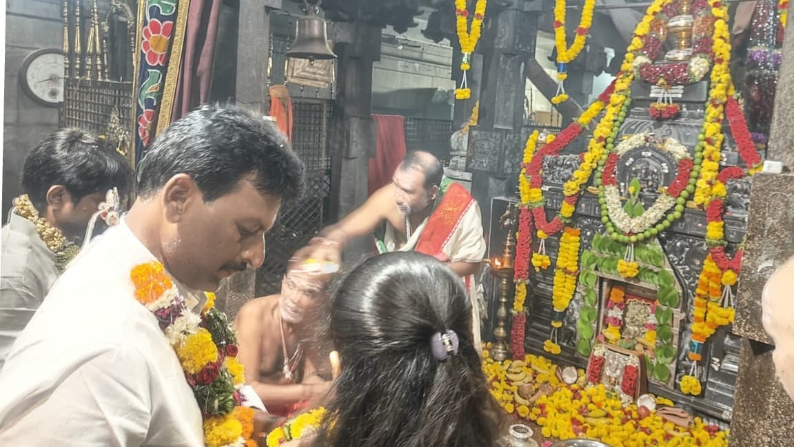 ఉరుకుంద ఈరణ్ణ స్వామి సన్నిధిలో టీడీపీ నేతల పూజలు