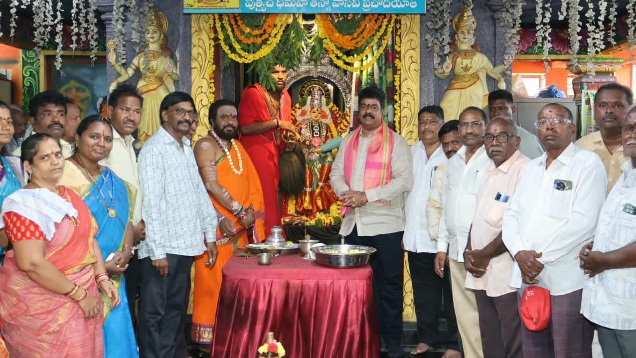బొండా ఉమా ఆధ్వర్యంలో ఘనంగా వాసవి దేవస్థానం వేడుకలు