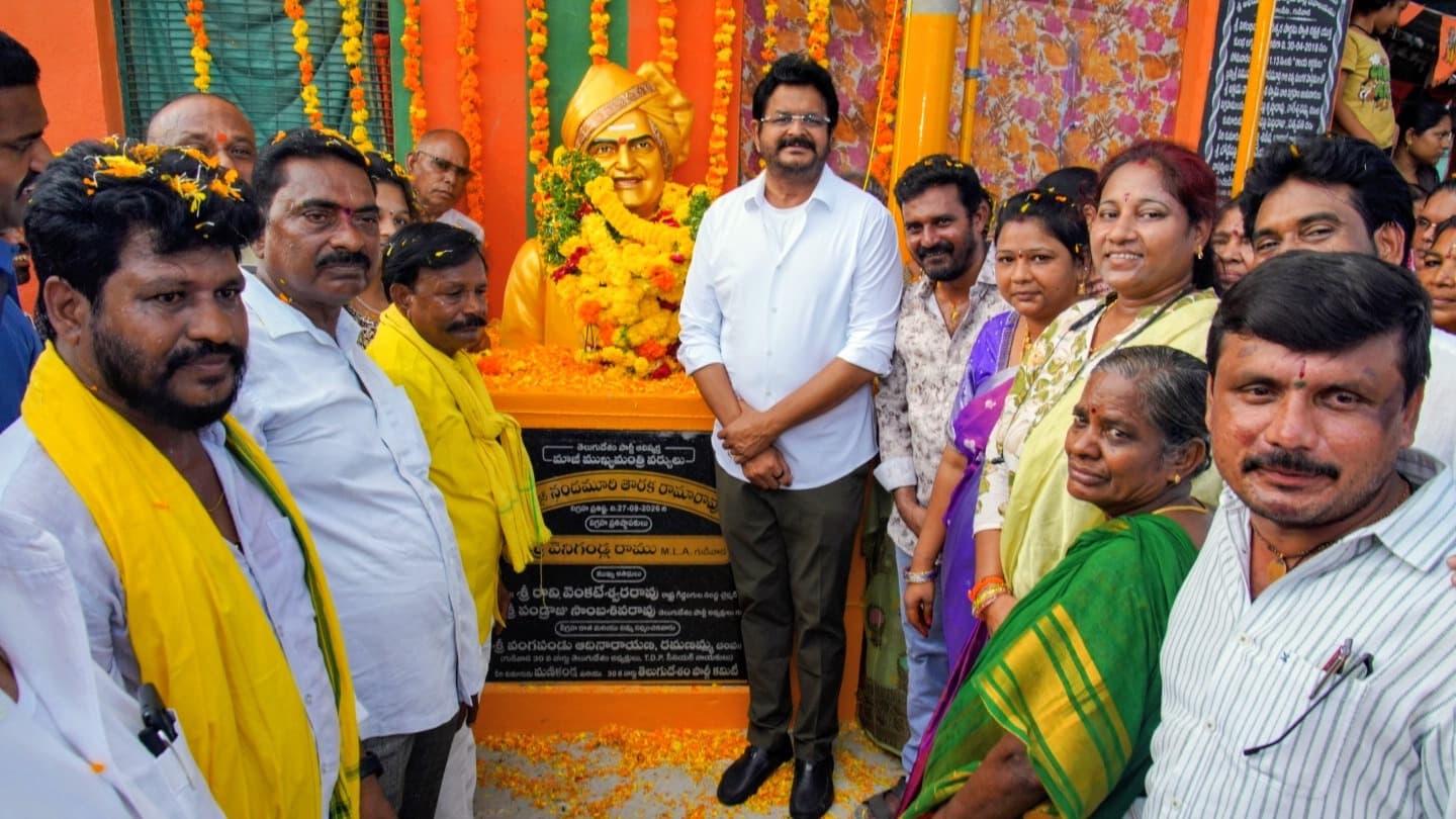 వెనిగళ్ల రాము చేతుల మీదుగా ఎన్టీఆర్ విగ్రహావిష్కరణ