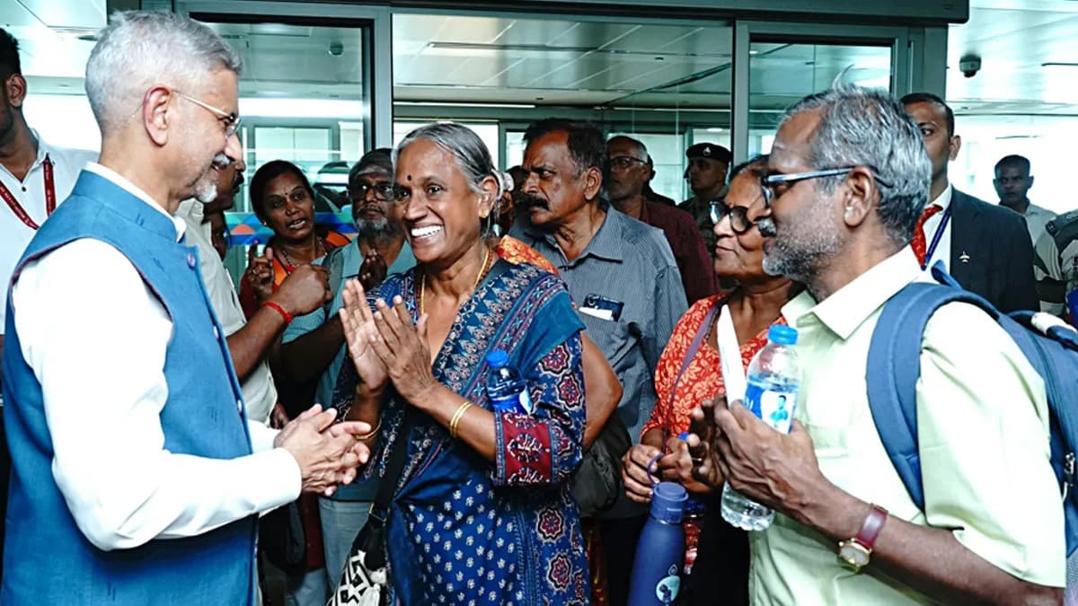 నేపాల్‌లో చిక్కుకున్న 100 మంది మహారాష్ట్ర యాత్రికుల రక్షణ