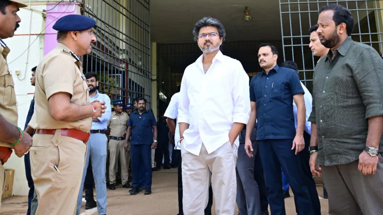 చెన్నై పుజల్‌ జైలులో సీఎం విజయ్‌ ఆకస్మిక తనిఖీ