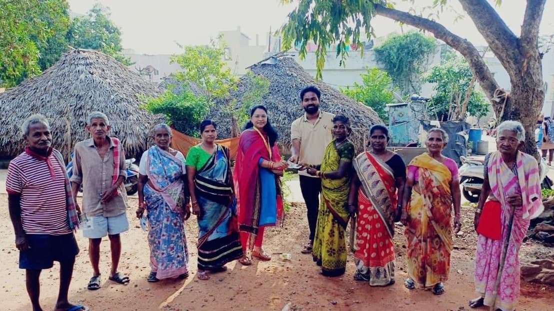 గొల్లవిల్లి కనకభవాని చేతుల మీదుగా పింఛన్ల పంపిణి