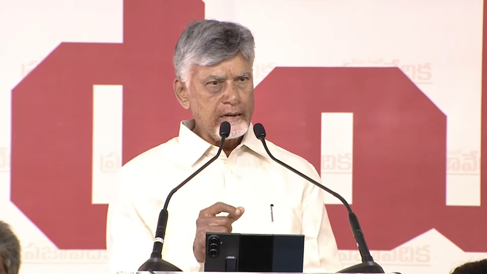 కుక్కతోక వంకర.. వైసీపీ నేతల తీరు కూడా అంతే: చంద్రబాబు