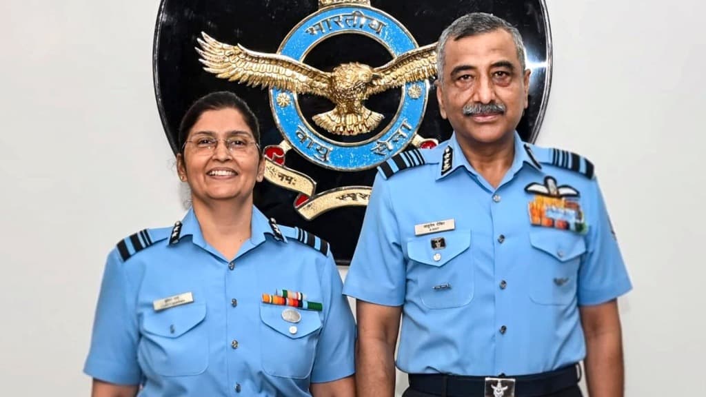 వాయుసేనలో చరిత్ర సృష్టించిన మహిళా అధికారి శక్తి శర్మ