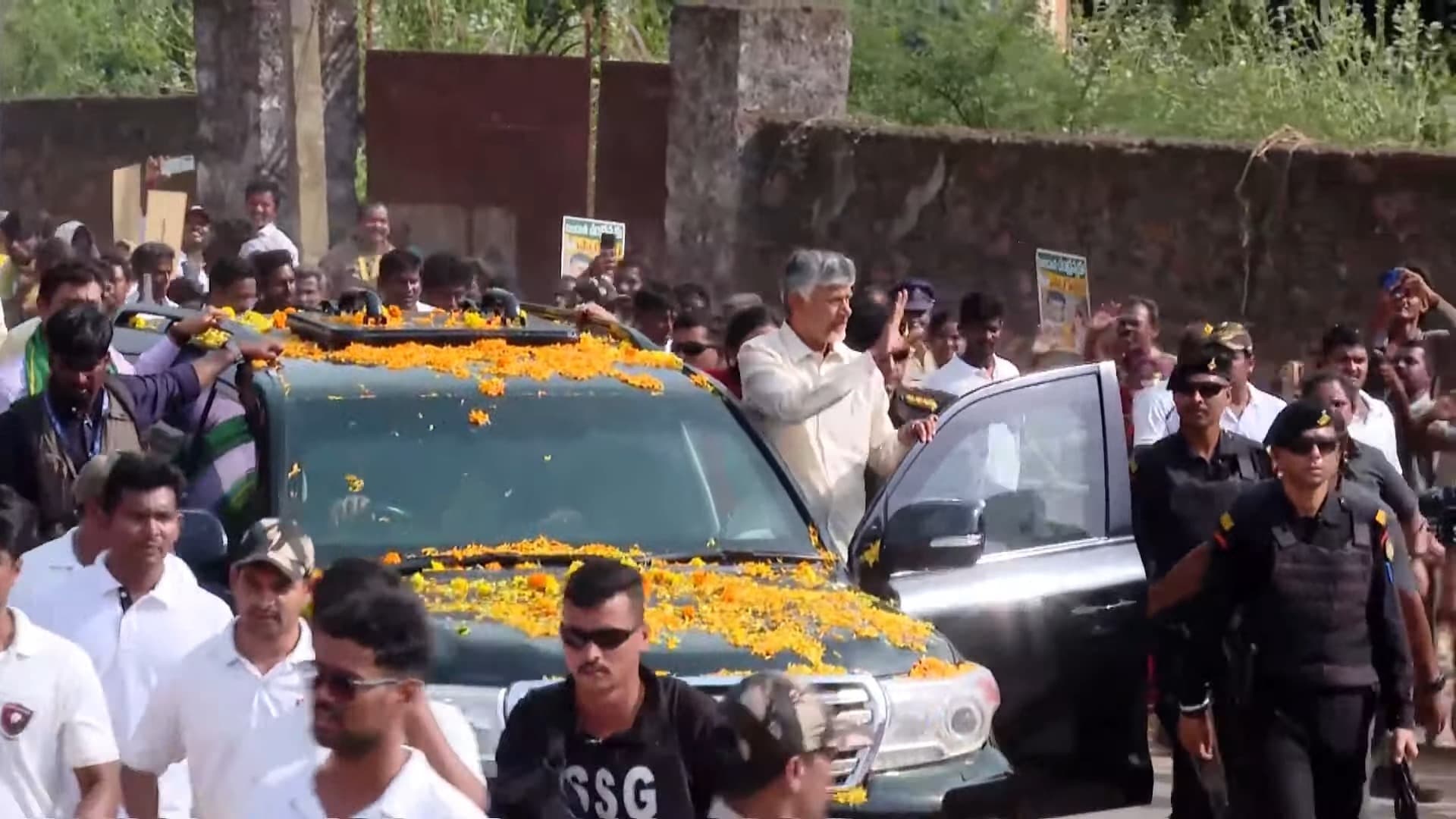 పాయకరావుపేటకు చేరుకున్న సీఎం చంద్రబాబు