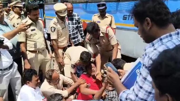 విజయవాడ విద్యాభవన్ వద్ద ఉద్రిక్తత..