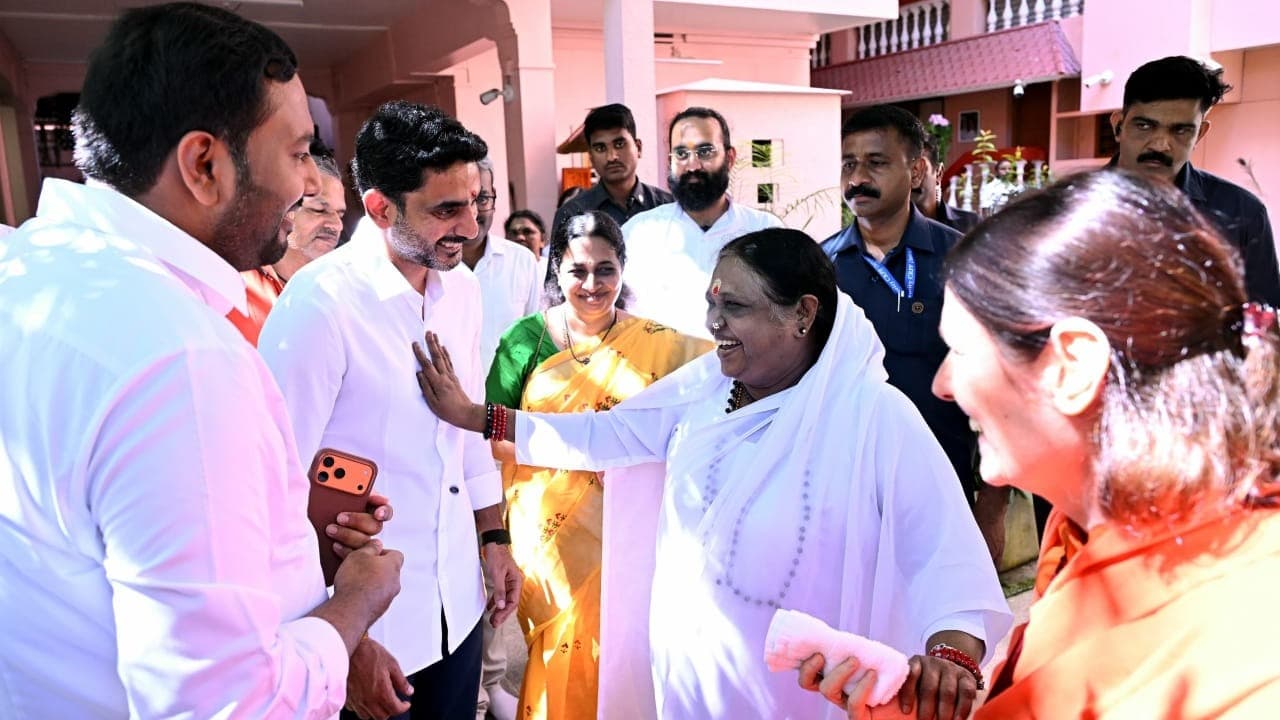 అమృతపురి ఆశ్రమంలో నారా లోకేష్..