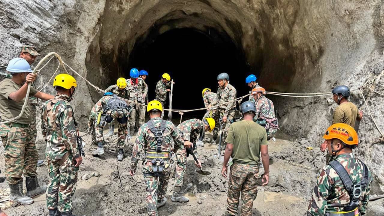 నేపాల్ వరదల్లో మృతుల సంఖ్య 1300 దాటింది