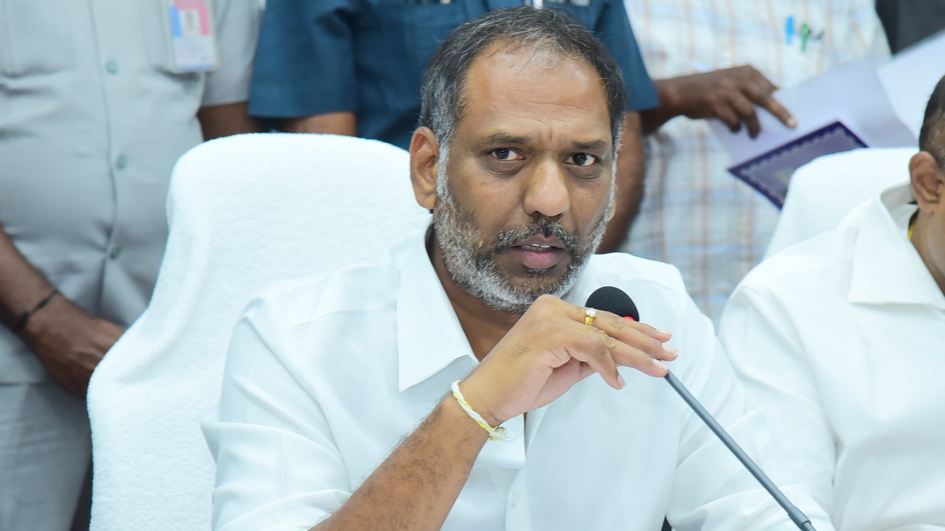వెలిగొండ కెనాల్‌లో యువకుల గల్లంతుపై గొట్టిపాటి ఆరా