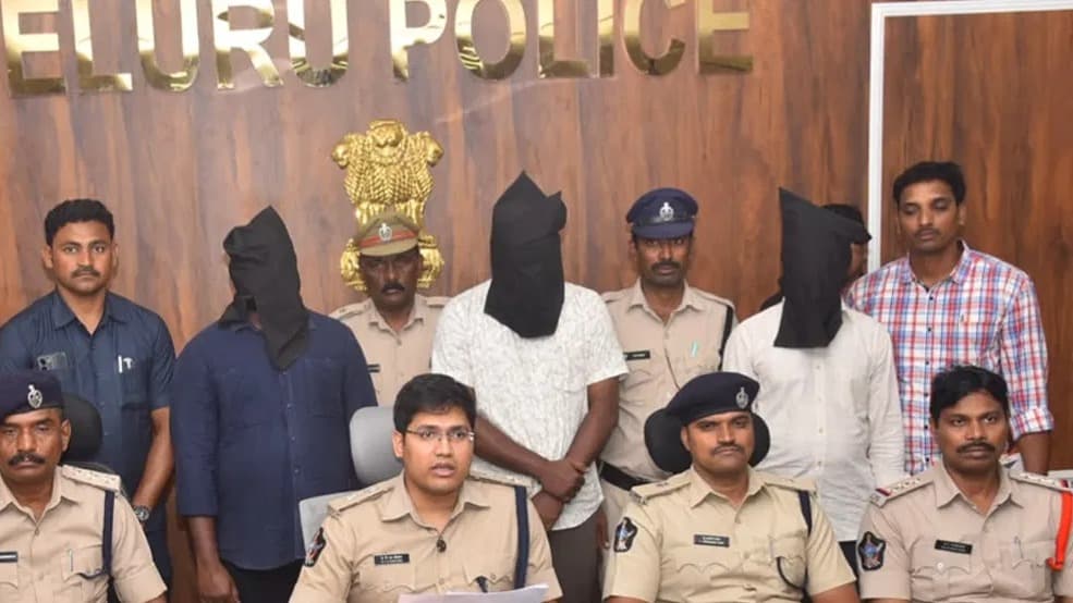 జంగారెడ్డిగూడెం గోల్డ్ లోన్ కుంభకోణంలో ముగ్గురి అరెస్ట్