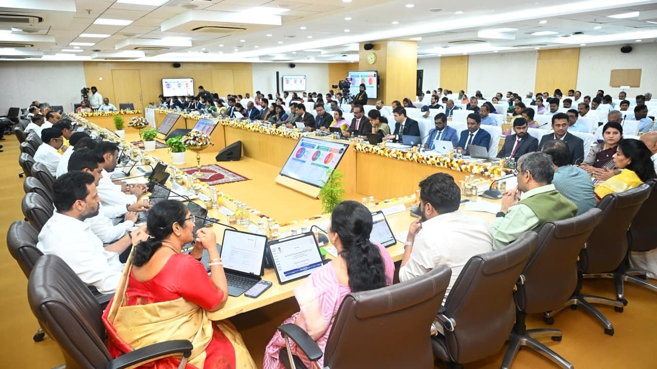 రాష్ట్ర సచివాలయంలో రెండో రోజు '8వ జిల్లా కలెక్టర్ల సమావేశం