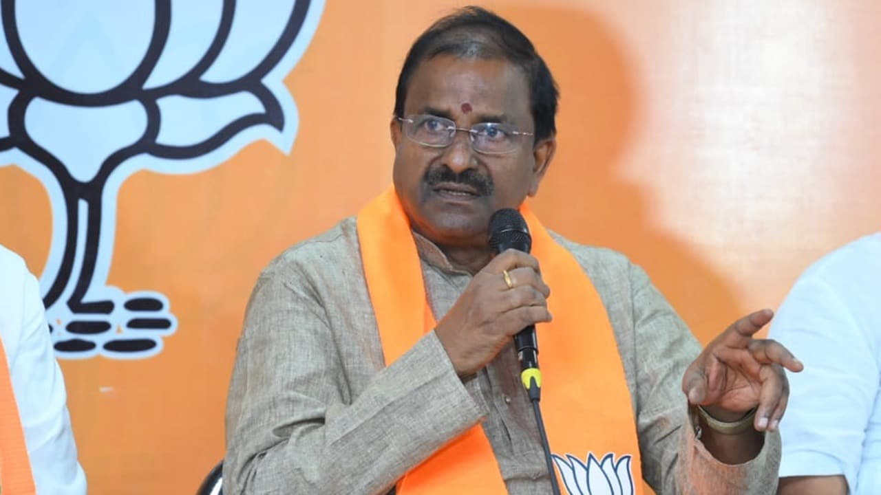 బీజేపీ పదాధికారుల భేటీలో ఎమ్మెల్సీ "సోము వీర్రాజు" అలక..!