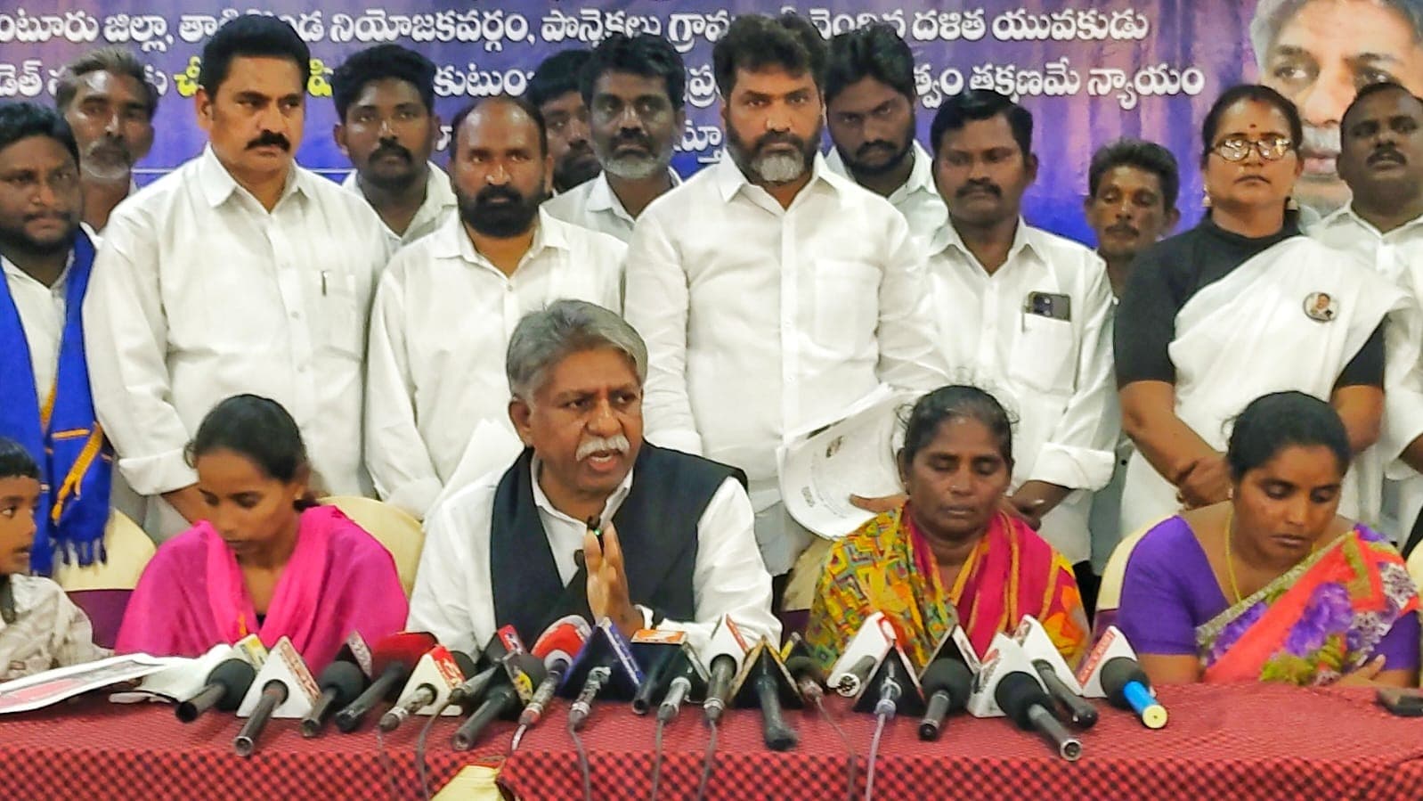 చీకటి గోపి కుటుంబానికి న్యాయం చేయాలి: మందకృష్ణ