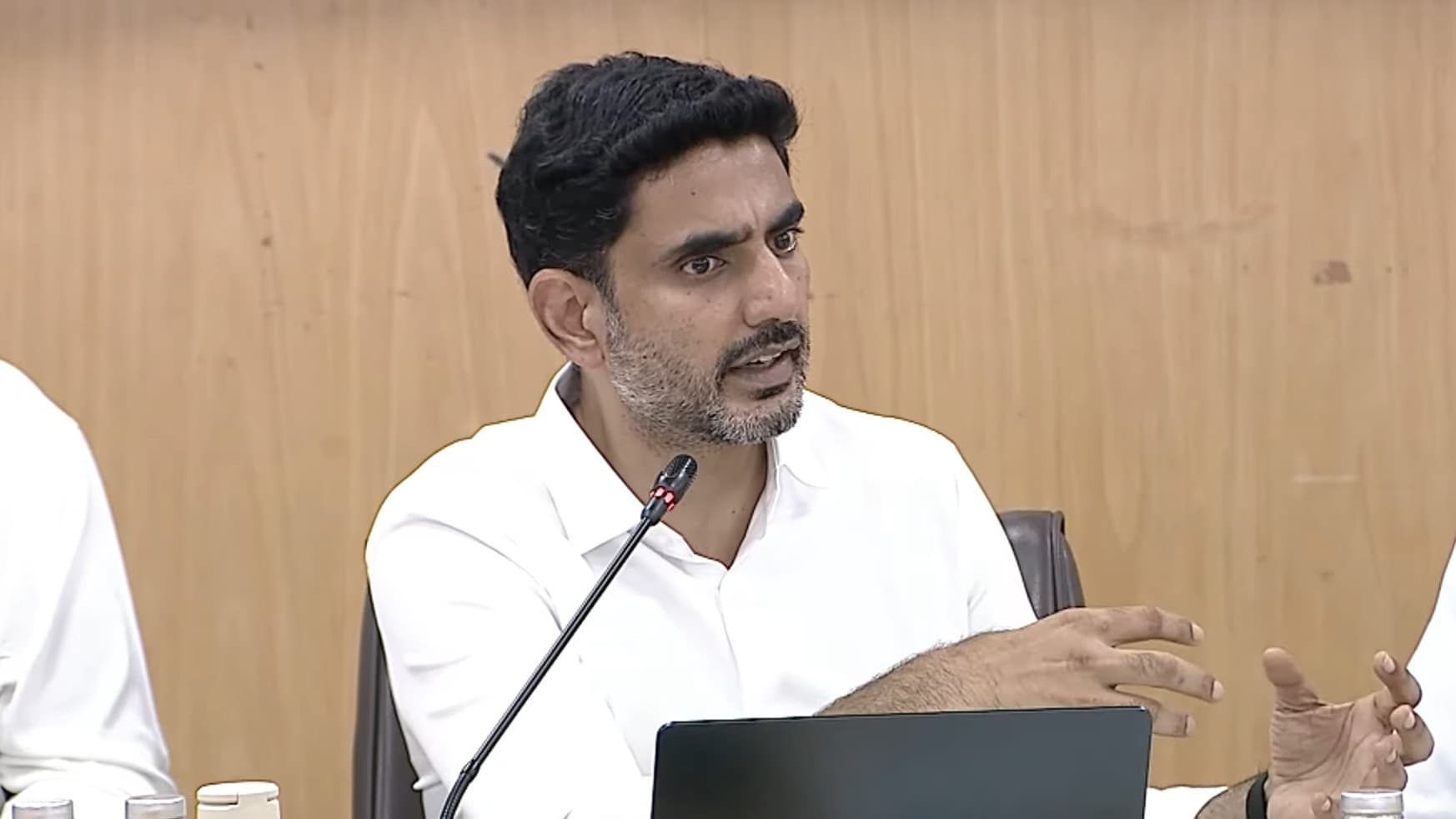 విద్యలో వంద శాతం ఫలితాలే లక్ష్యం: లోకేష్