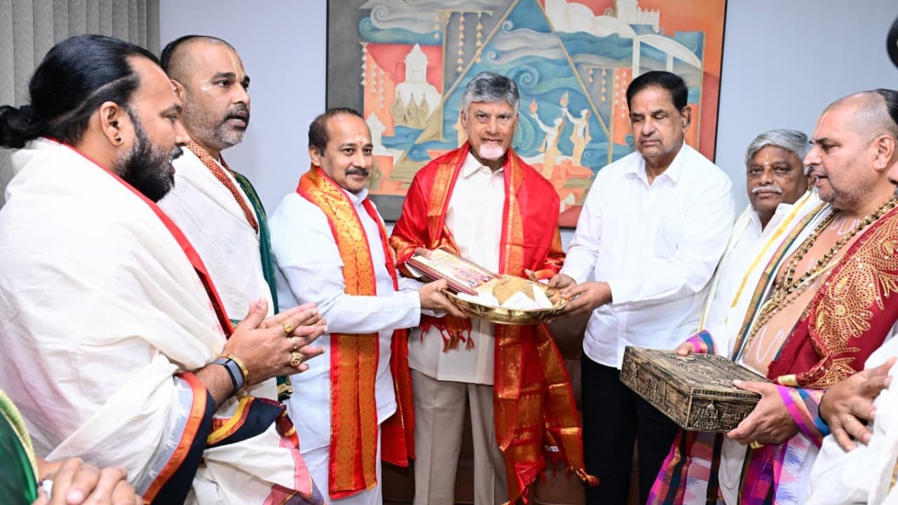 శ్రీవారి బ్రహ్మోత్సవాలకు చంద్రబాబుకు టీటీడీ ఆహ్వానం