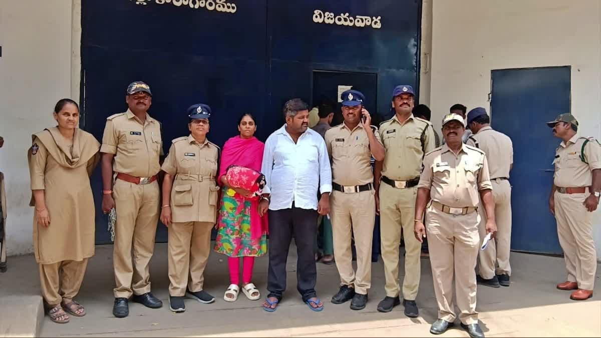 స్క్రబ్బర్ కుంభకోణంలో మరో ట్విస్ట్..