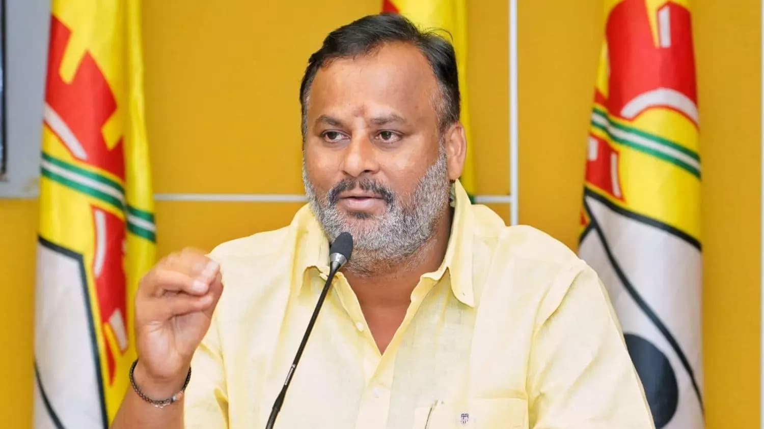 వినాయక చవితి వేళ ప్రైవేట్‌ బస్సులకు మంత్రి మండిపల్లి రాంప్రసాద్‌రెడ్డి వార్నింగ్