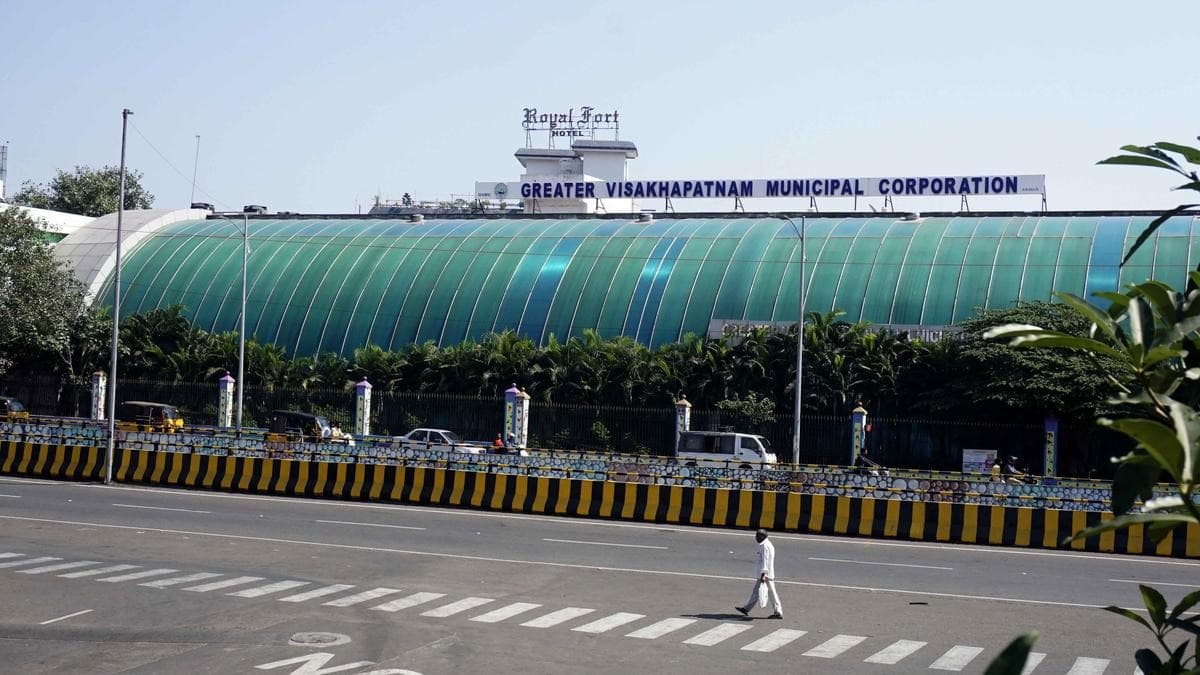 జీవీఎంసీలో ఈ నెల 25 నుంచి పనుల నిలిపివేత