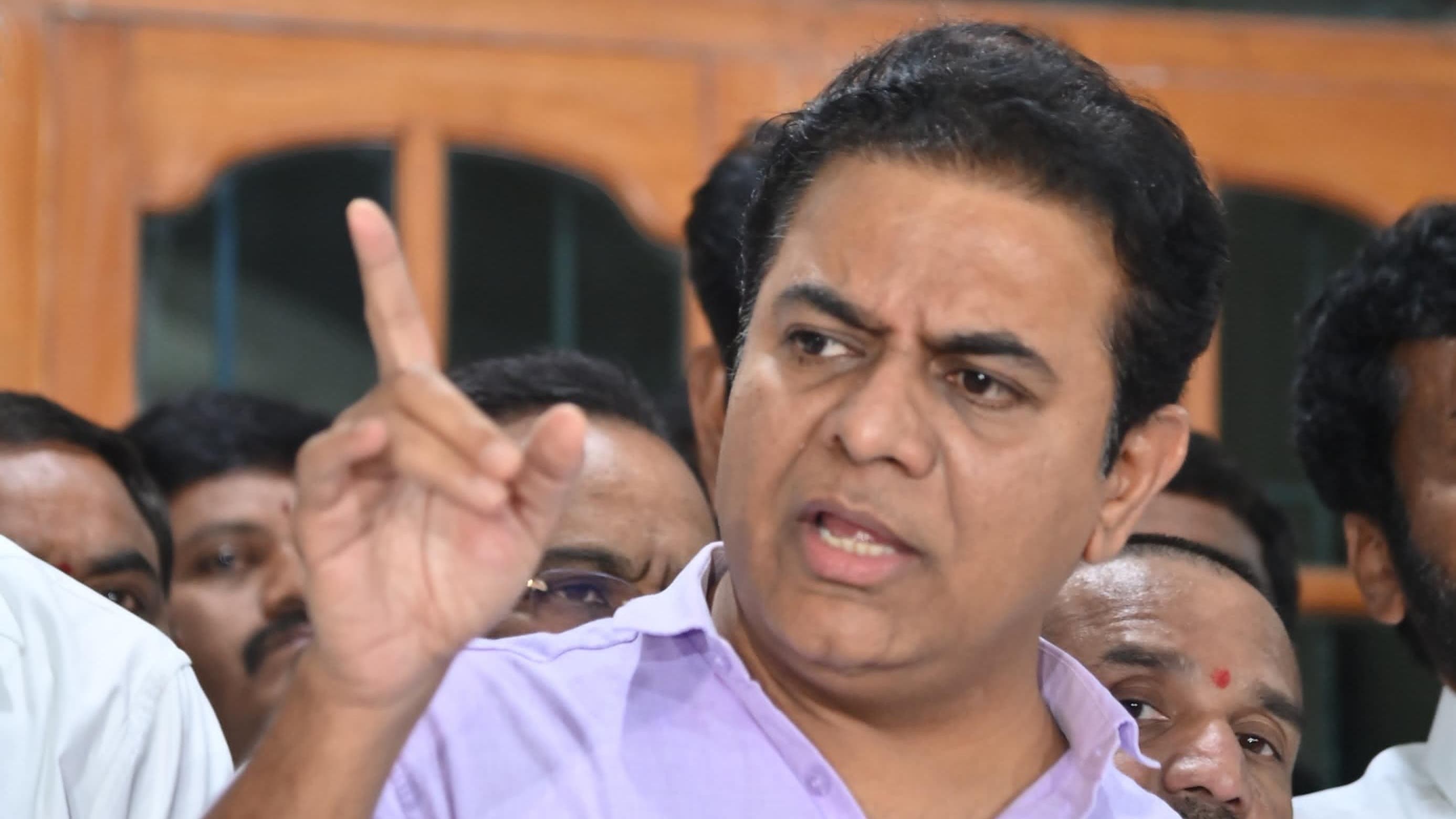 ఆస్తులు తీసుకోండి.. రూ.వెయ్యి కోట్లు ఇవ్వండి: కేటీఆర్