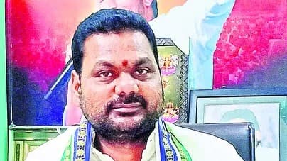 పేరాడ తిలక్‌పై కేసు నమోదు