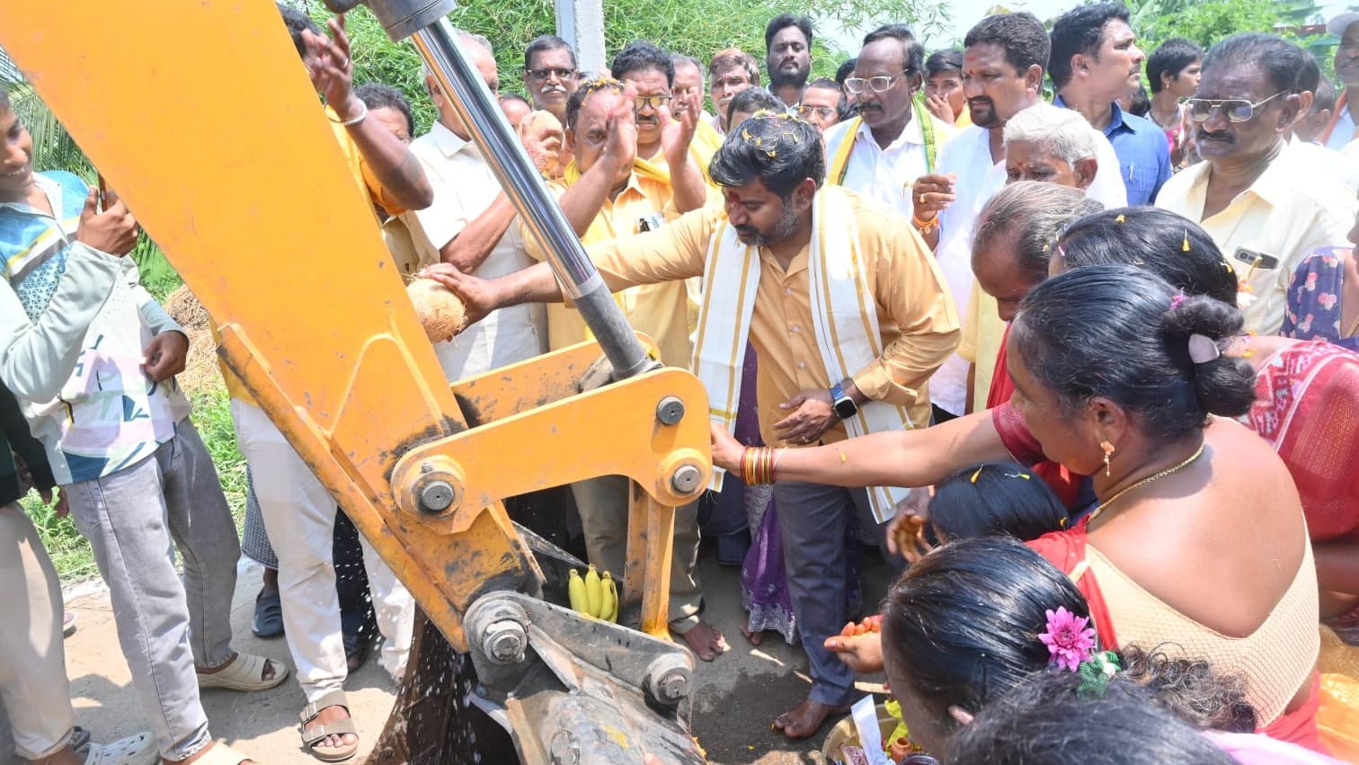 పాపమ్మవలస, బక్కుపేటలో బీటీ రోడ్లకు శంకుస్థాపన