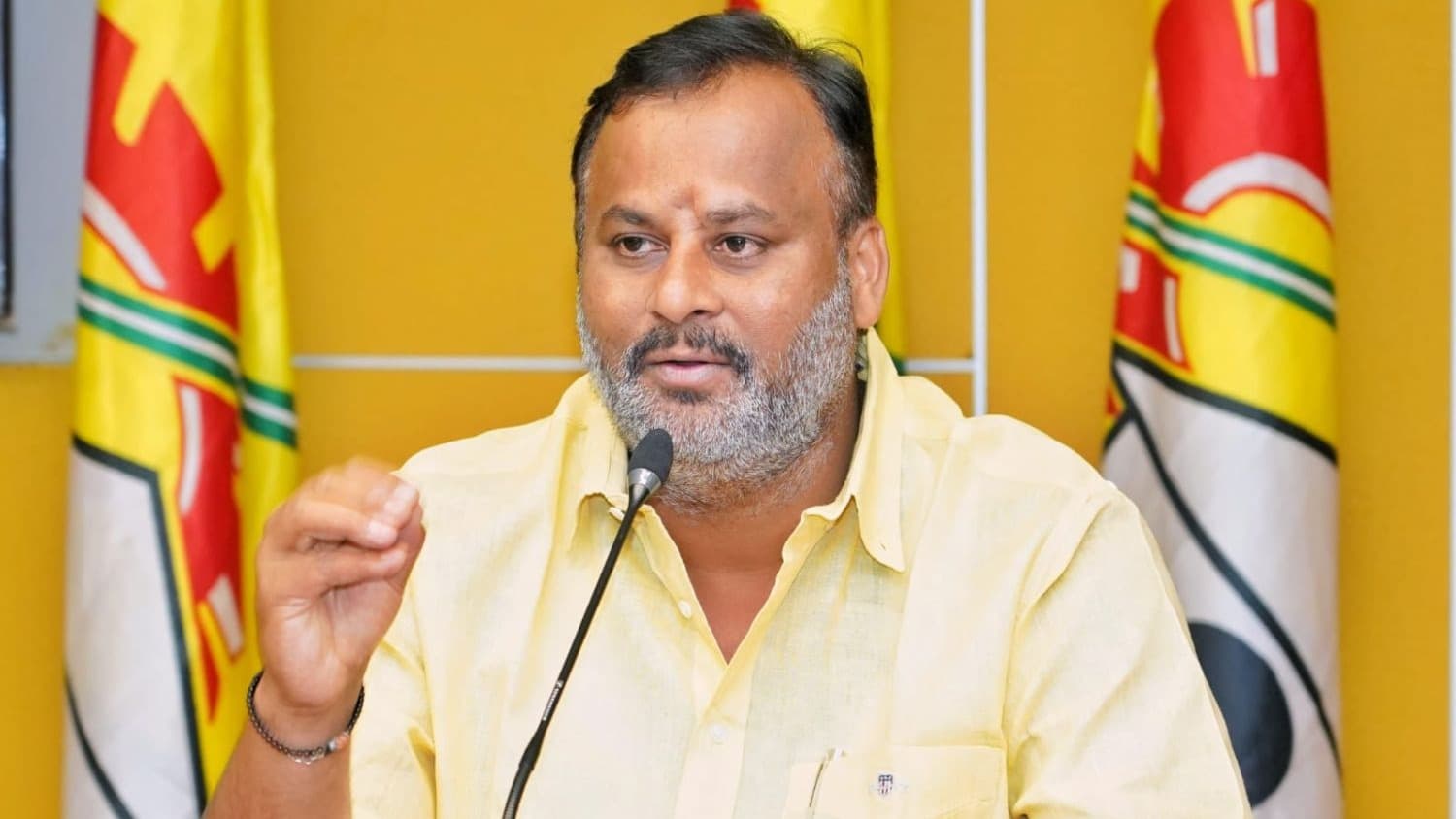 శాప్ కార్యాలయం ఘటనపై మంత్రి మండిపల్లి రాంప్రసాద్ రెడ్డి ఆగ్రహం