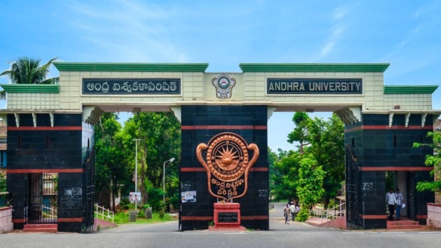 విశాఖలో ఆంధ్ర విశ్వవిద్యాలయ విద్యార్థుల ఆందోళన