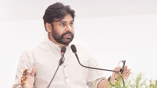 తుపాను వేళ అప్రమత్తంగా ఉండాలని పవన్‌ కల్యాణ్‌ ఆదేశం