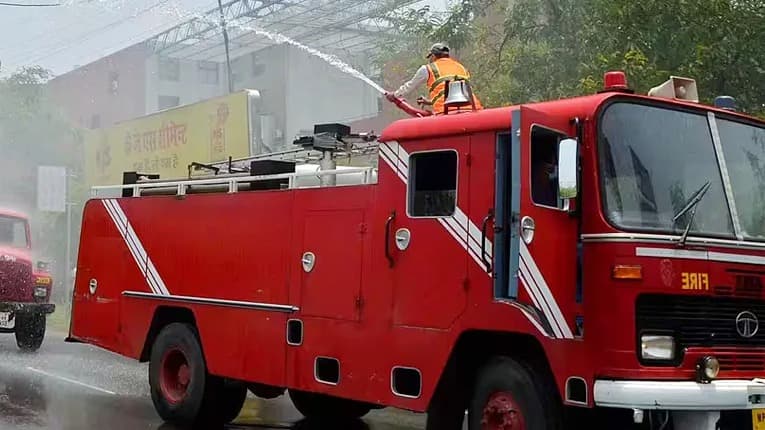 భూలేశ్వర్‌లో భారీ అగ్నిప్రమాదం