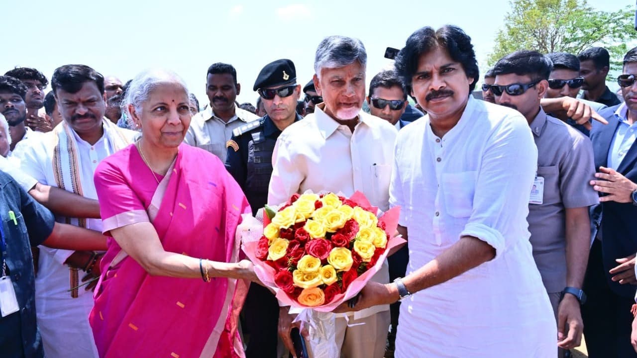 మదనపల్లికి నిర్మలా సీతారామన్ కు ఘన స్వాగతం పలికిన పవన్