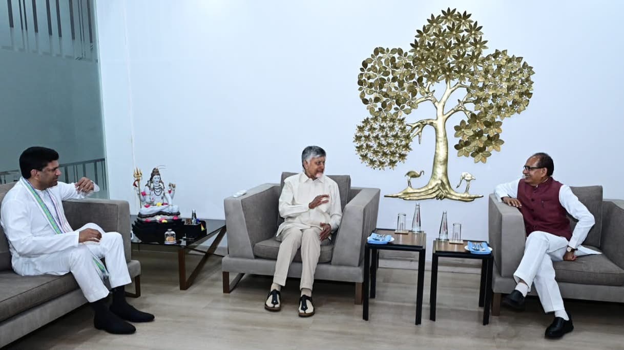 ఉండవల్లిలో చౌహాన్‌తో సీఎం చంద్రబాబు భేటీ