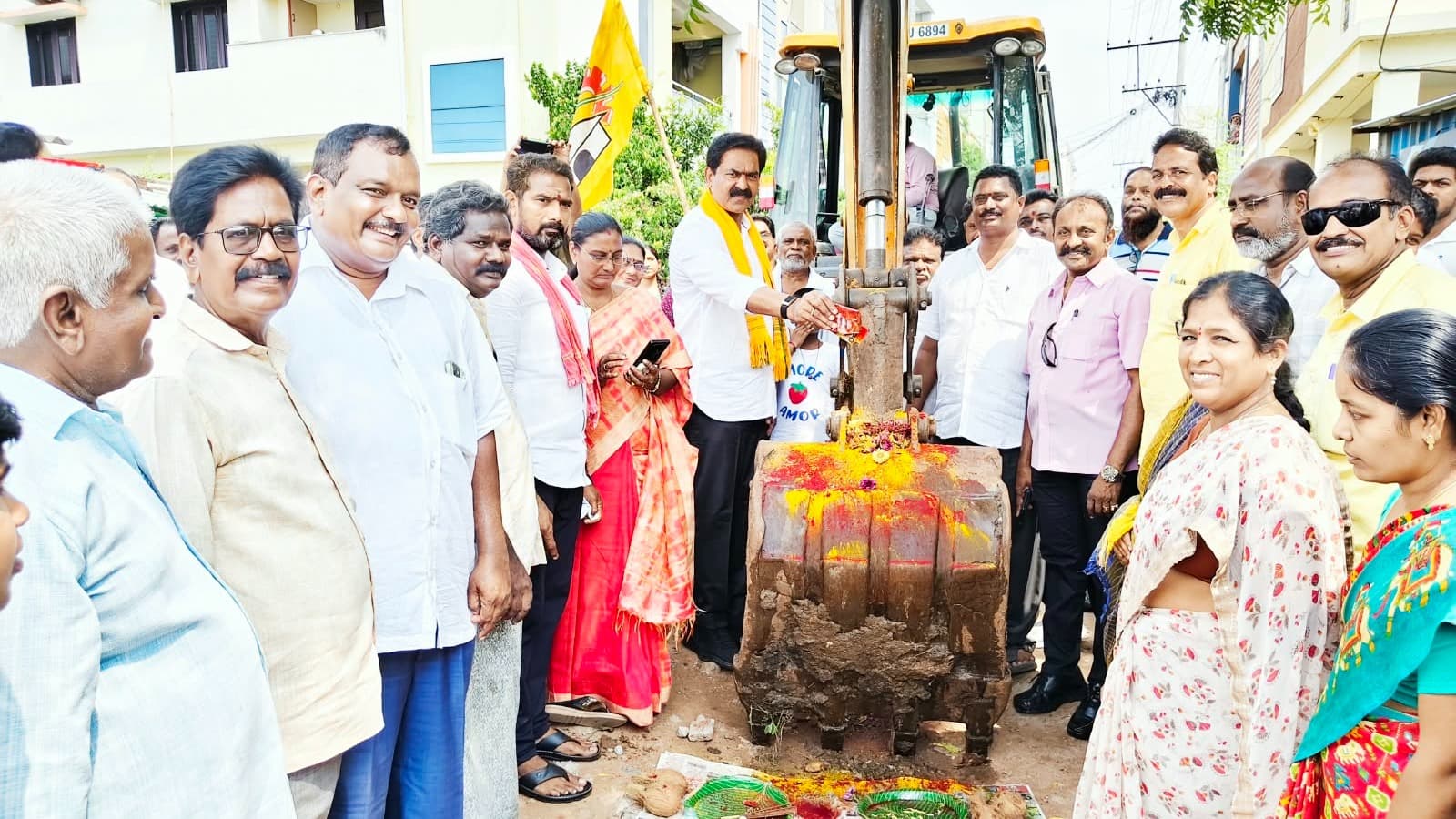 అభివృద్ధి పనులకు శంకుస్థాపన చేసిన బోడే ప్రసాద్