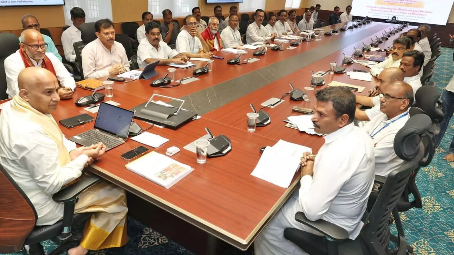 తిరుమల నవరాత్రి బ్రహ్మోత్సవాలపై ఉన్నతస్థాయి సమీక్ష