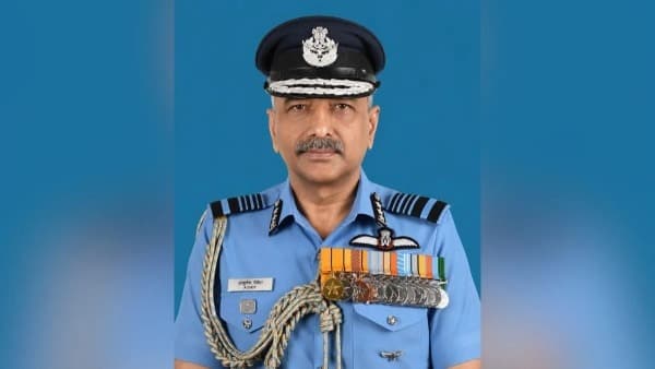 భారత వైమానిక దళానికి కొత్త అధిపతిగా అశుతోష్ దీక్షిత్