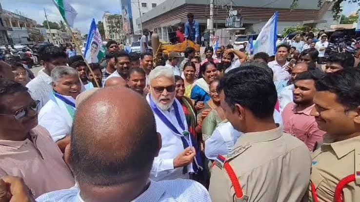 పోలీసులపై అంబటి రాంబాబు అత్యుత్సాహం