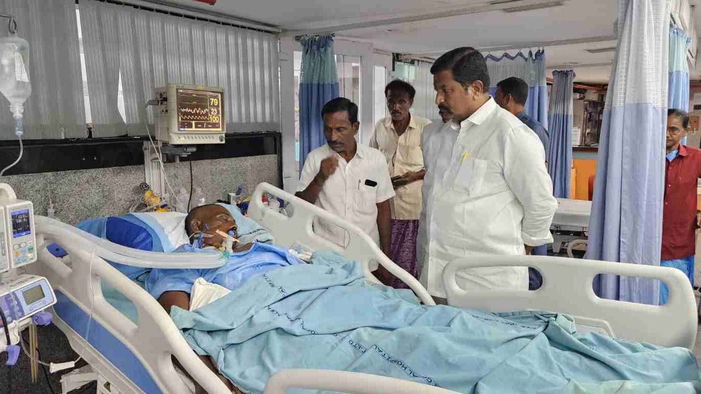 విద్యుత్ ప్రమాద బాధితుడికి రాఘవేంద్ర రెడ్డి భరోసా