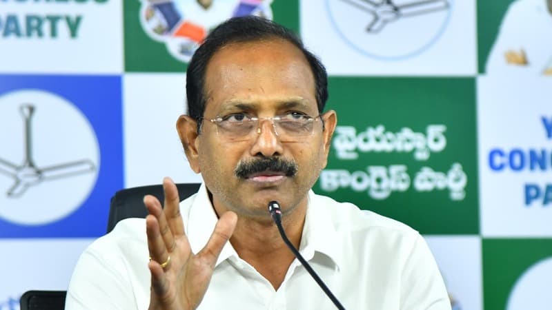 అజ్ఞాతంలోకి నరసరావుపేట మాజీ ఎమ్మెల్యే గోపిరెడ్డి శ్రీనివాసరెడ్డి