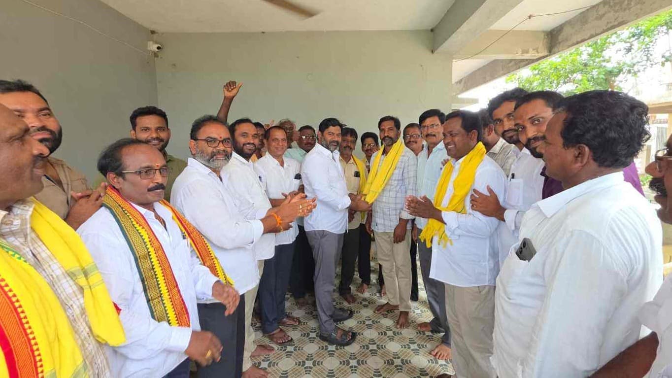 పార్వతీపురంలో వైసీపీకి షాక్.. టీడీపీలోకి మాజీ ప్రజాప్రతినిధులు