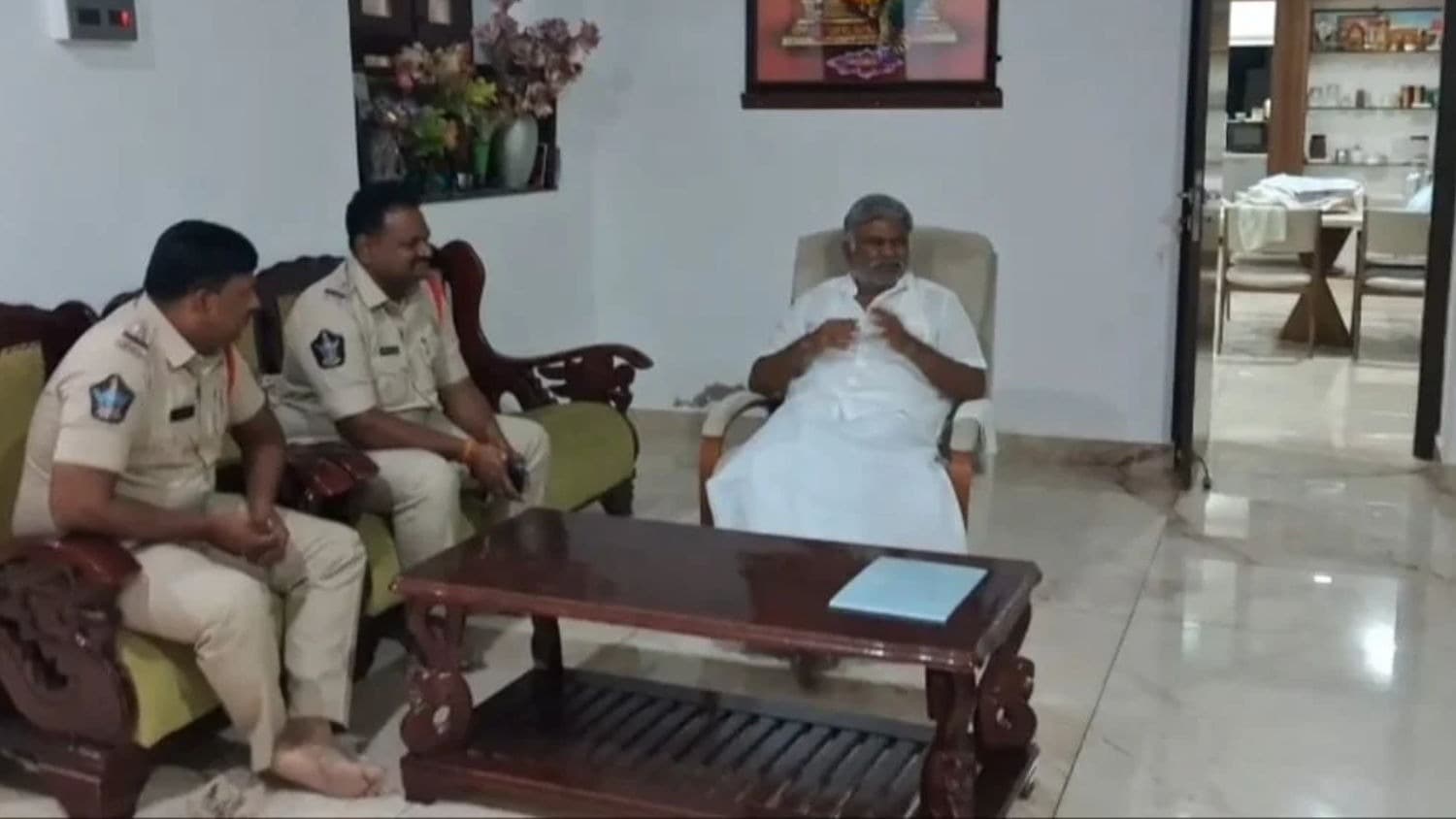 అనంతపురం మాజీ ఎమ్మెల్యే కేతిరెడ్డి పెద్దారెడ్డి హౌస్ అరెస్ట్