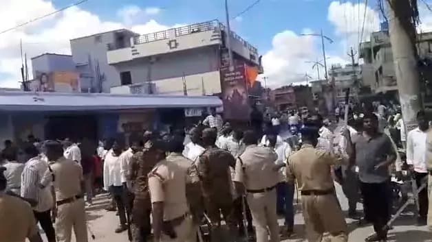 యర్రగొండపాలెంలో నామినేషన్ కేంద్రం వద్ద ఉద్రిక్తత