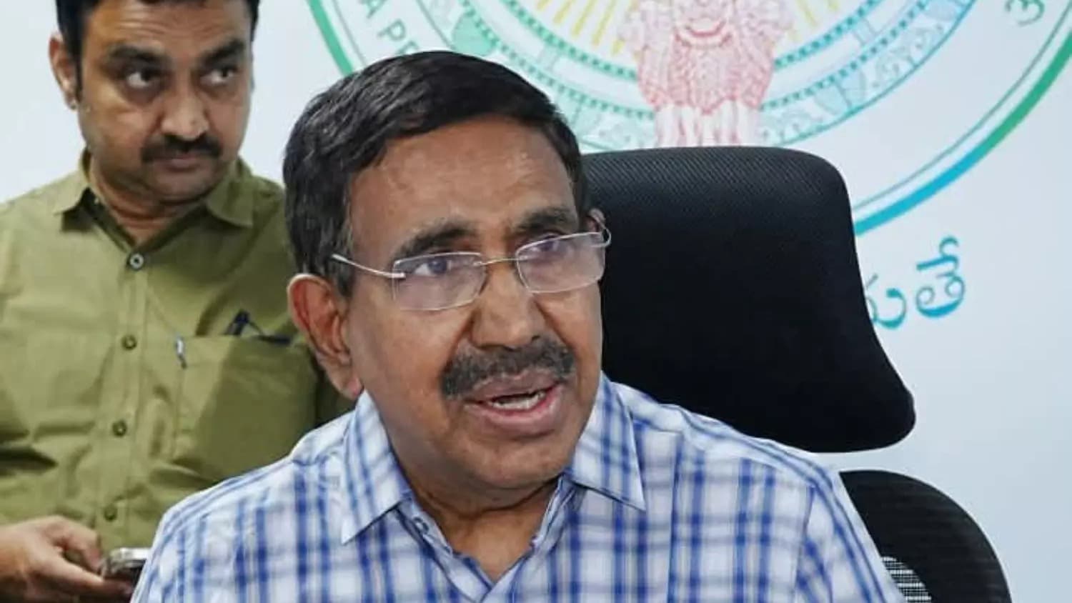 అర్నబ్ తుపానుపై అప్రమత్తంగా ఉండాలి: మంత్రి నారాయణ