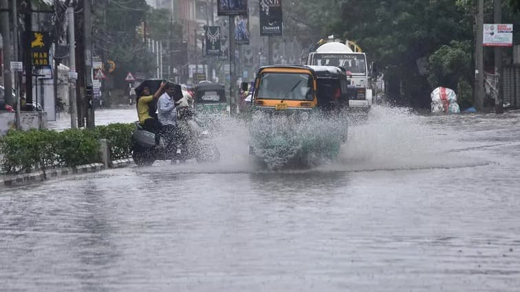 శ్రీకాకుళంలో ఎడతెరిపిలేని వర్షాలు